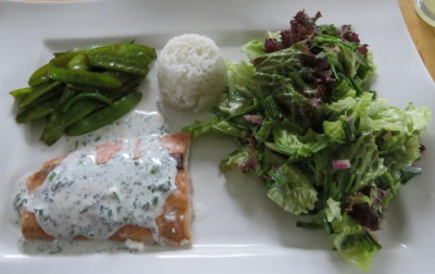 IMG_8320 Essen am 12.7.15 - Erbsenschoten, Reis, Lachs und Salat.jpg