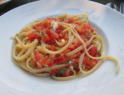 IMG_8337 Essen am 17.7.15 - Spaghetti mit roher Tomatensoße.jpg
