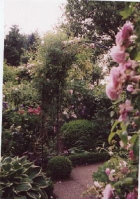 Blick_zum_Bogengang_Terrasse.jpg