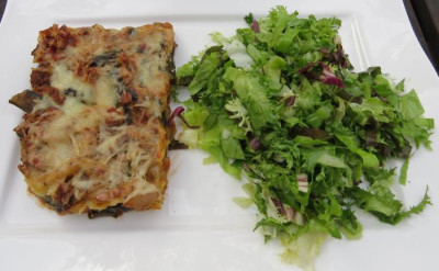 IMG_8388 Essen am 20.8.15 - Mangoldlasagne, verschiedene Blattsalate.jpg