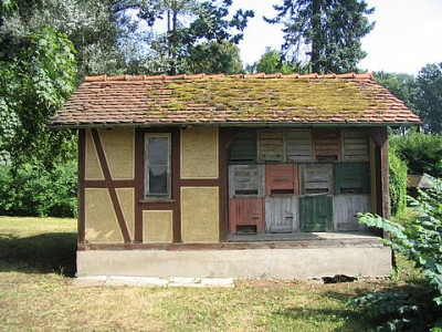 Bild_13_Bienenhaus.jpg
