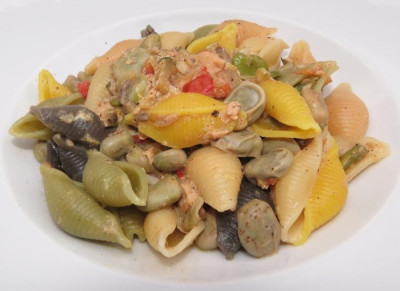 IMG_8399 Essen am 2.9.15 - Muschelnudeln mit dicken Bohnen und Lachs.jpg