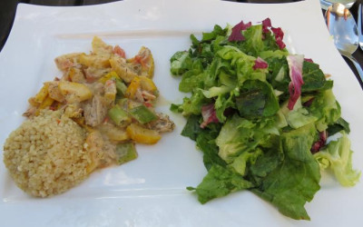 IMG_8534 Essen am 15.9.15 - Zuchhini, Lauchzwiebeln, Tomaten und Lachs mit Bulgur.jpg