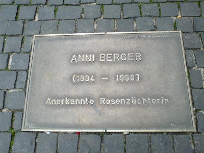 Anni_Berger_Gedenktafel.jpg