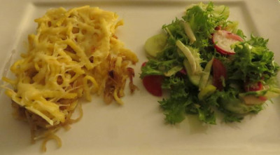 IMG_0096 Essen am 12.10.15 - Kässpätzle mit Salat.jpg