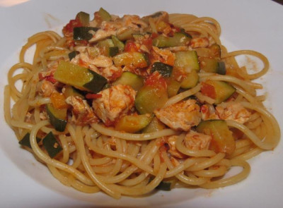 IMG_1136 Essen am 10.1.16 - Spaghetti mit Zucchini und Lachs, Rucolasalat.jpg