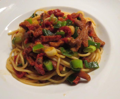 IMG_1140 Essen am 15.1.16 - Spaghetti mit Pfifferlingen und Lauchzwiebeln.jpg