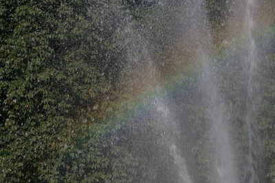 Regenbogen-Fontaene-1.jpg