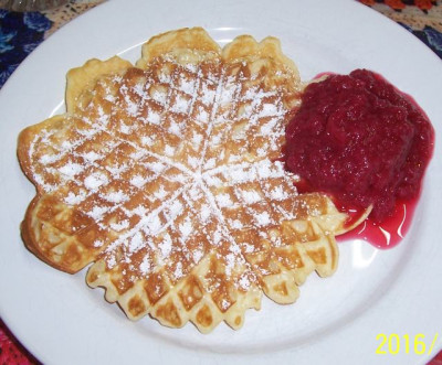 100_6702 Maronenwaffel und Apfelbrei Roter Mond.jpg
