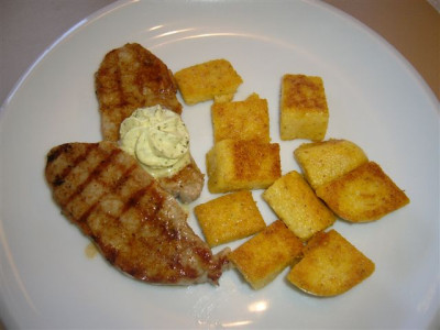Schnitzel_mit_Polenta.JPG