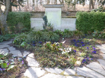 2017-03-25 Grabstätte Karl Foerster 4.jpg