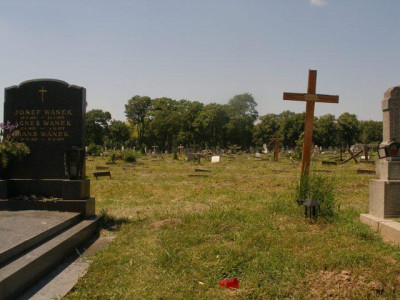 wien_zentralfriedhof__durchblick_auf_armenteil.jpg