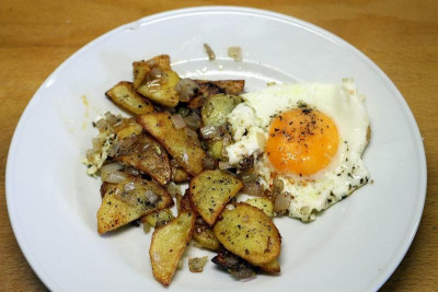 Bratkartoffel mit Spiegelei.JPG