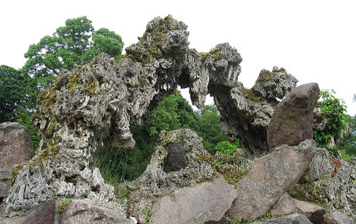 IMG_0146_Sintergestein_Schlosspark_Wiesenburg_10Juni2017_.jpg
