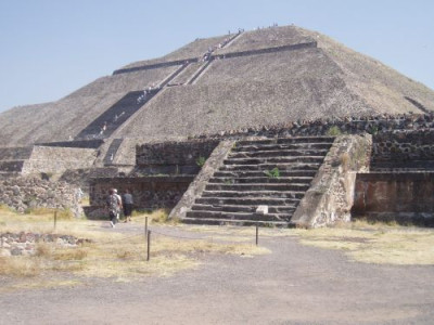 sonnenpyramide.jpg