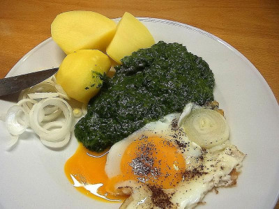 Spiegeleier mit Spinat und Kartoffeln.JPG
