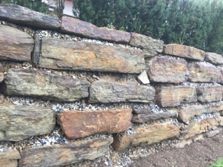 Steinmauer.jpg