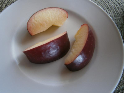 Idared 2017 erster Apfel 002.JPG