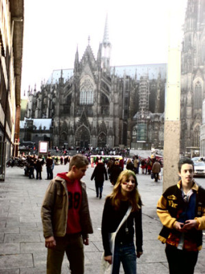 weiberfastnacht_in_koln1.JPG