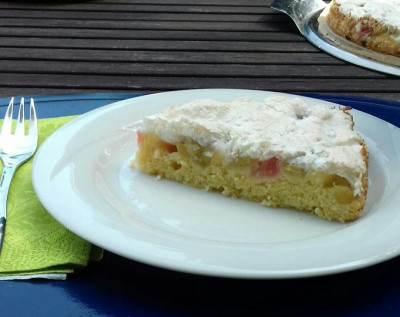 Rhabarberkuchen mit Kokosbaiser II.jpg