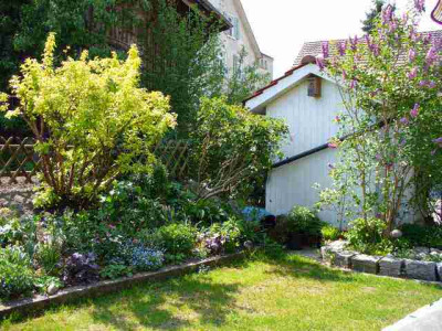 april_20gartenhaussitzplatz.jpg