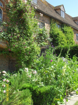 Sissinghurst 201800.jpg