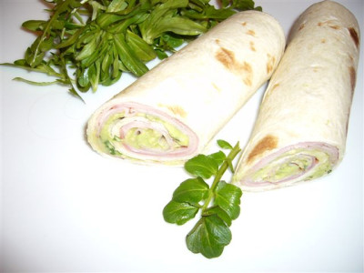 Tortilla_mit_Schinken_und_Avocado.JPG