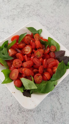 erster Tomatensalat.jpg
