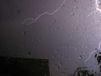 Blitz_durch_Fenster.jpg