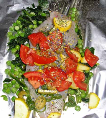 Fisch_mit_Gemuse_und_Krautern.JPG