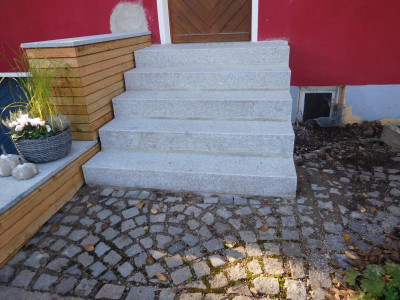 Hauseingang neu.JPG