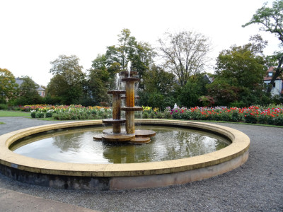 Dahliengarten 3 Brunnen.jpg