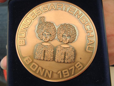 Rosenkonigin-Peters-Medaille1.jpg
