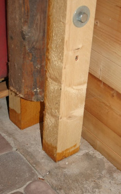 IMG_3187_Huette_Stuetzbalken.JPG