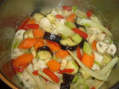 Gemuse_an_grunem_Curry.0.JPG