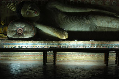 071215_Buddha_Dambulla_lieg.jpg