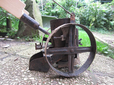 Sämaschine Junior Seite.JPG