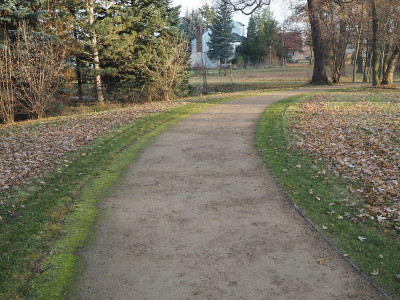 Weg im Park 6.12.20 ue.JPG