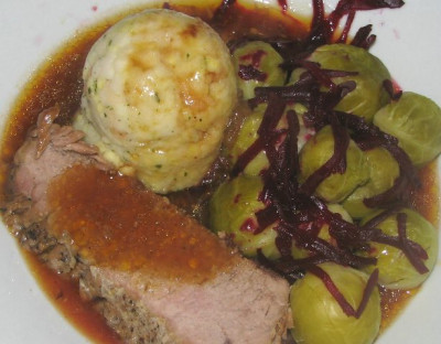 kalbsbraten_mit_rorokohl.JPG