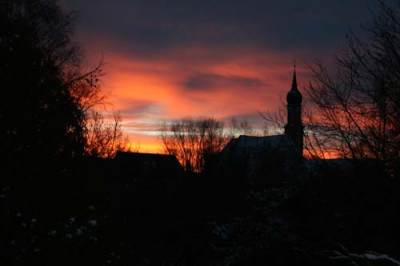 C1080_Sonnenaufgang_mit_Kirche.jpg
