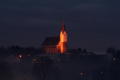Kirchturm-erleuchtet-2.jpg