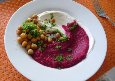 labneh-roteBete.jpg