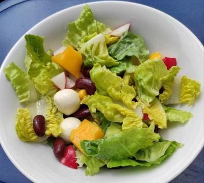 Salat mit Kidneybohnen und Mango.jpg