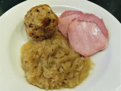 selchfleischkrautknoedl.JPG