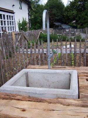 Becken_Gartentisch_06-2008_360x480.jpg