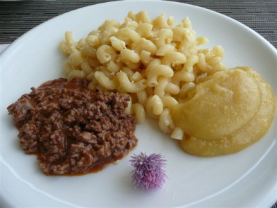 Ghackets_mit_Chashornli_und_Opfelmues.2006.JPG