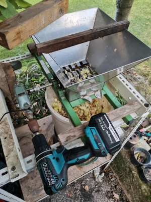 Obstmühle mit Handbohrmaschine.jpeg