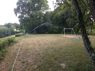 Spielplatz kaputtgemäht.jpg