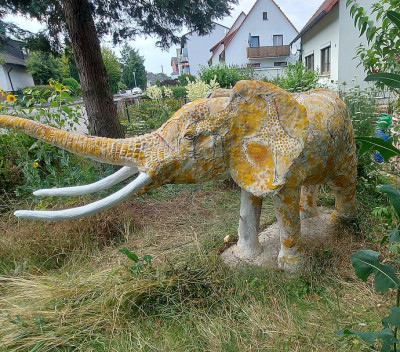 Elefant Rödental bemalt rechts..jpg