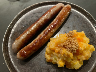 Bratwurst mit Kartoffel-Möhrenstampf